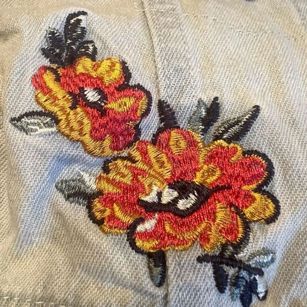 Girls Jean Jacket Size 4 Light Wash Floral Embroidered Ruffle Hem Cute Layer